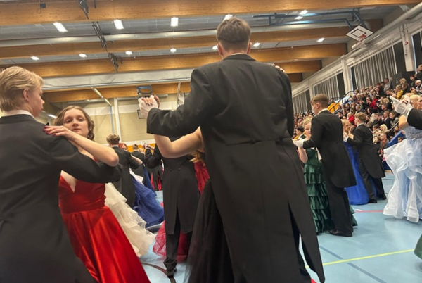 Students observe 'Vanhat Day' in traditional style